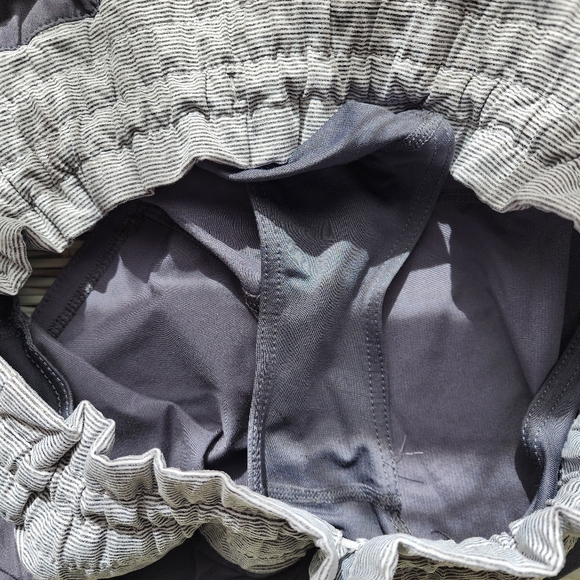 Lululemon run shorts - Picture 3 of 5